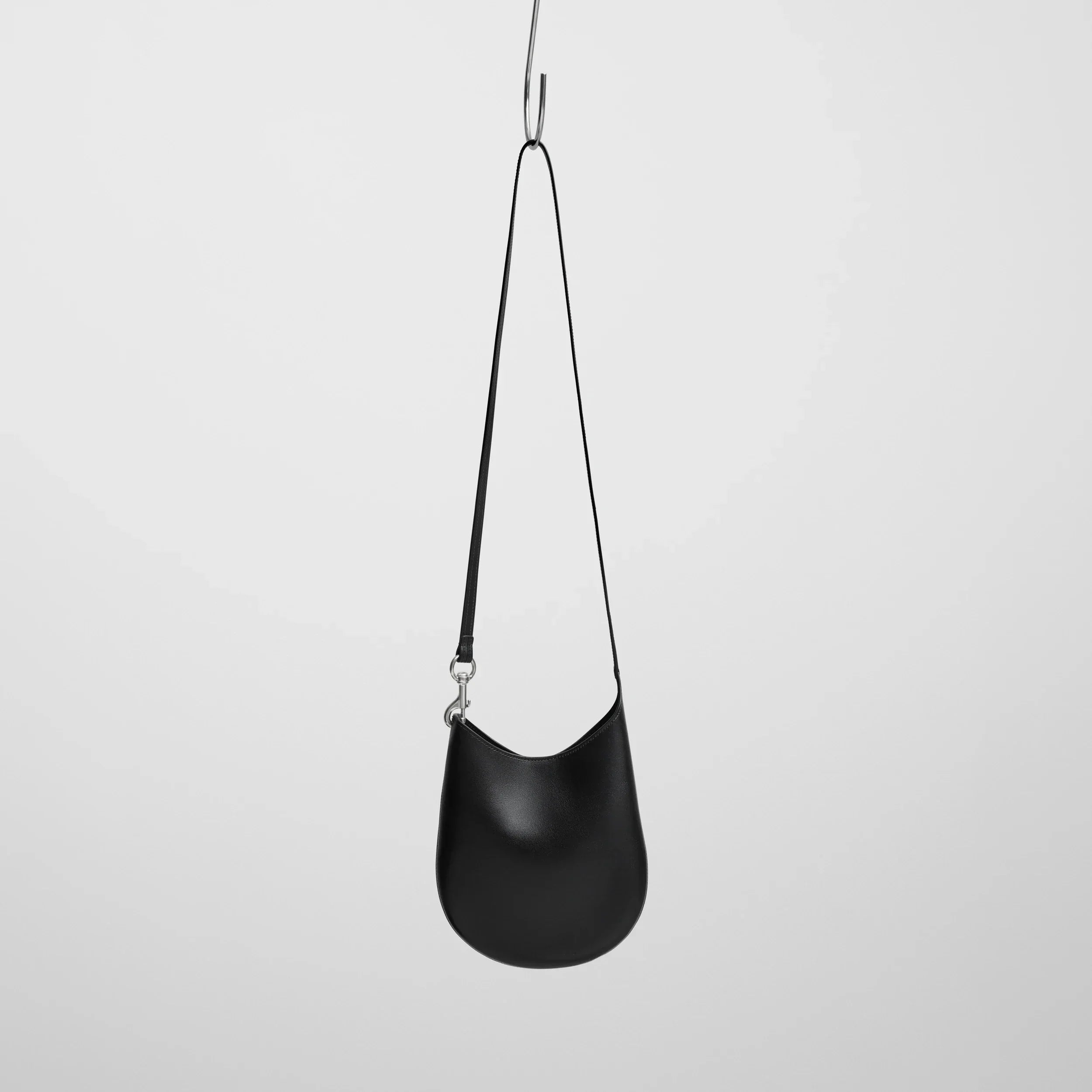 MINI BEAN SLING | black leather