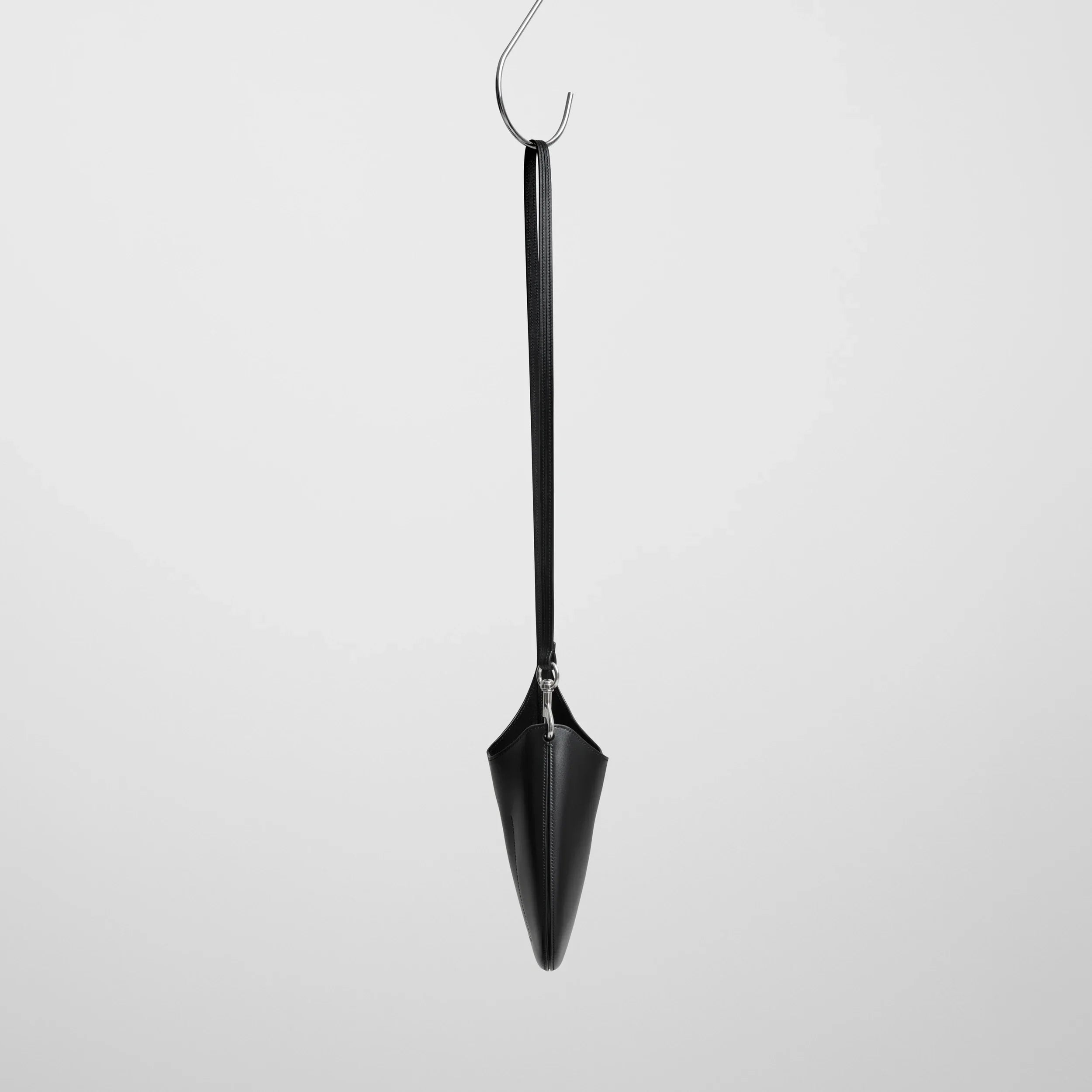MINI BEAN SLING | black leather