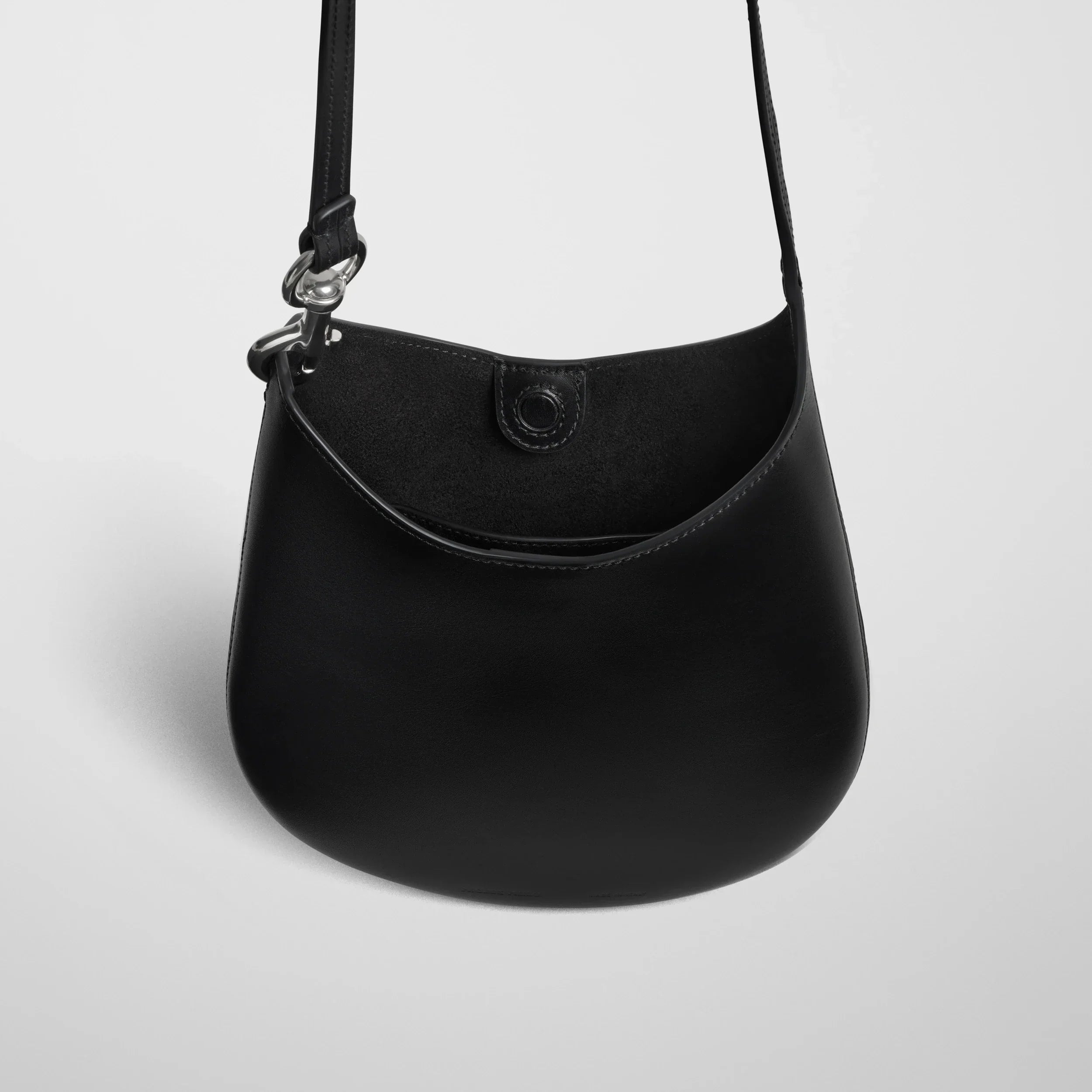 MINI BEAN SLING | black leather