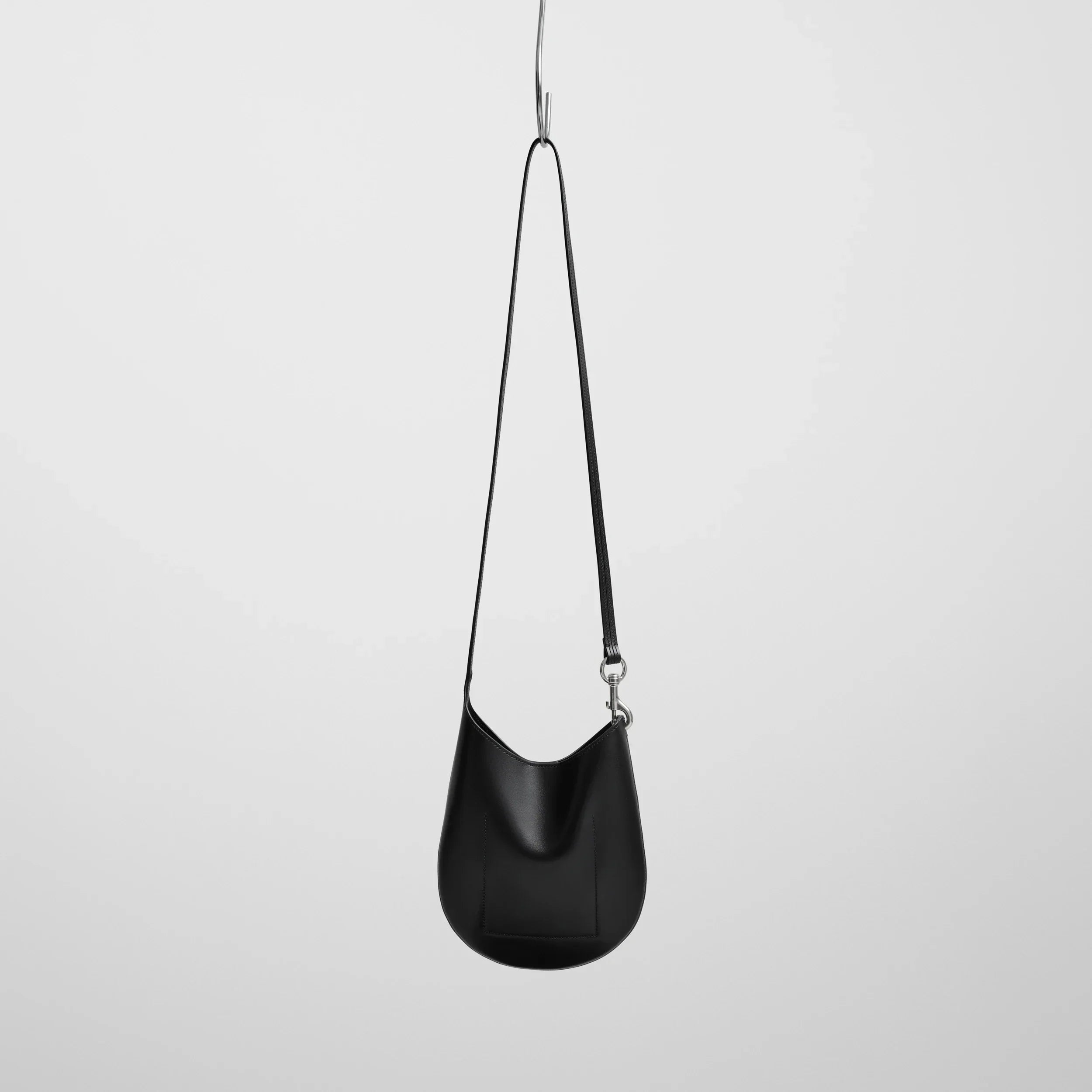 MINI BEAN SLING | black leather