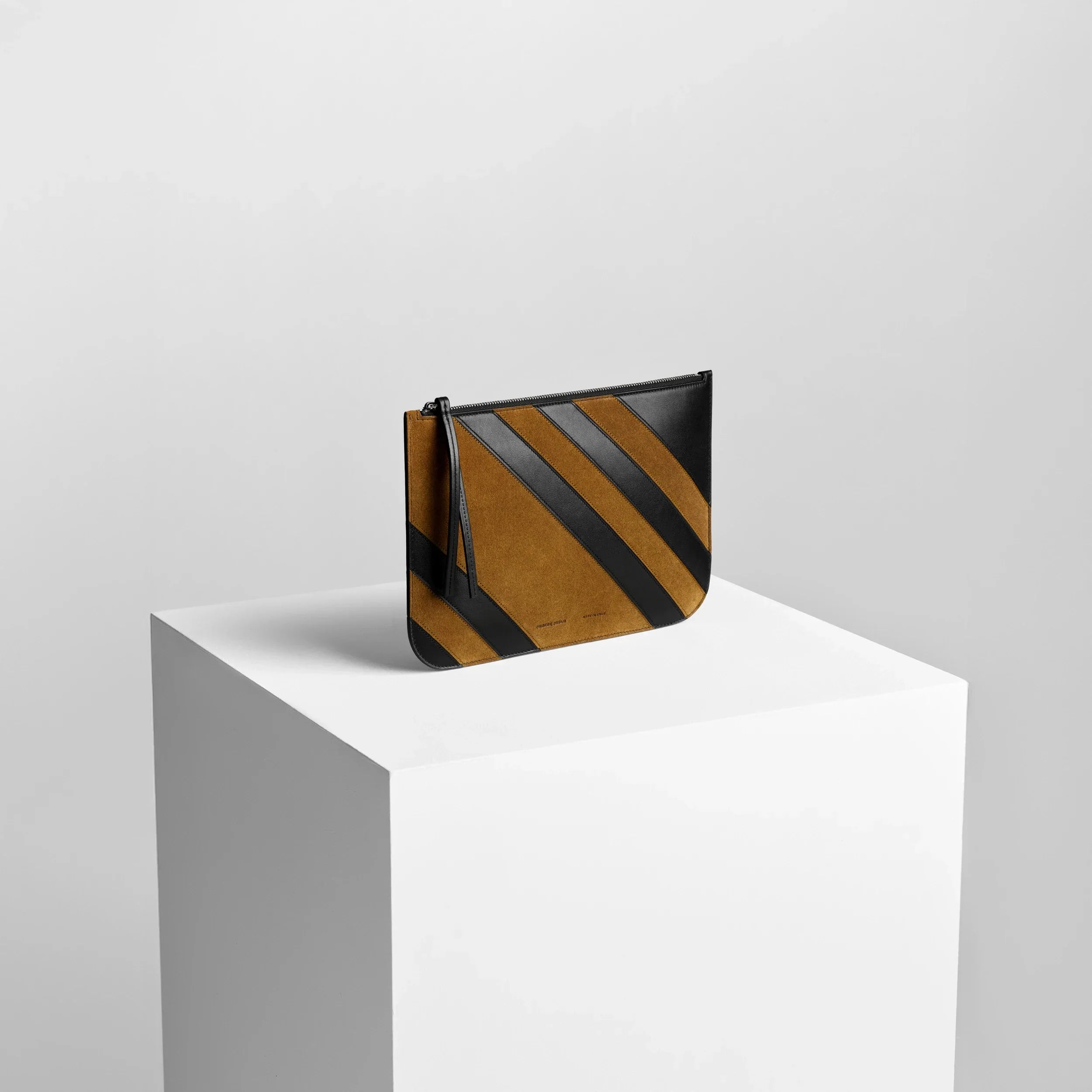 POCKET POUCH | toffee/black leather
