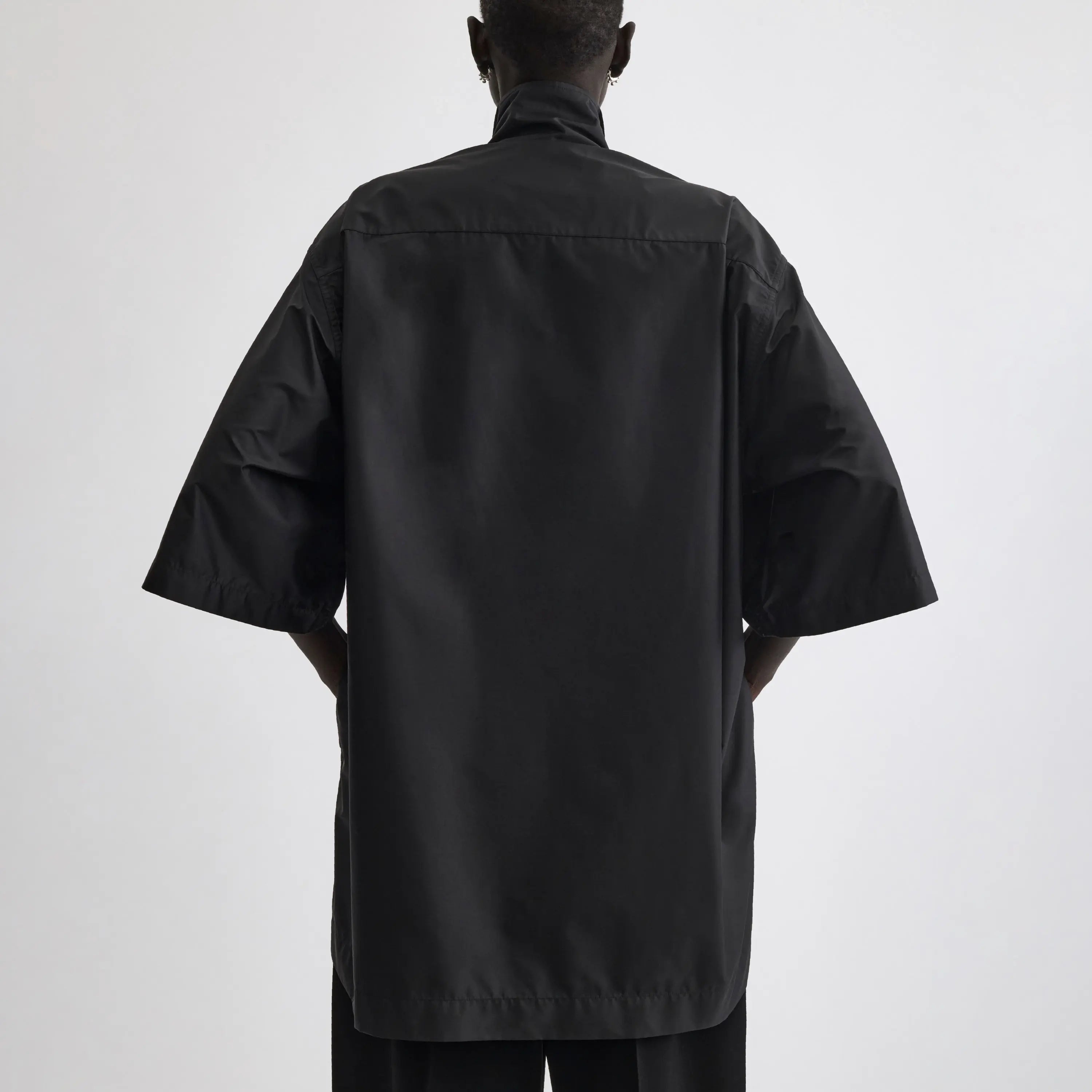 SHORT SLEEVE SHIRT | black technical taffeta