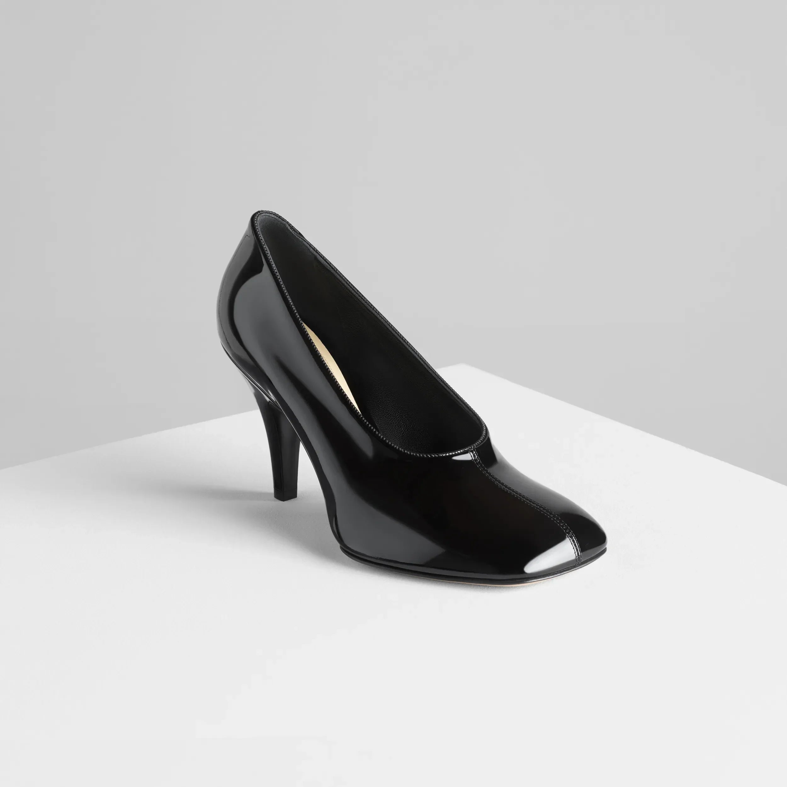 SOFT PUMP 90 | black patent leather