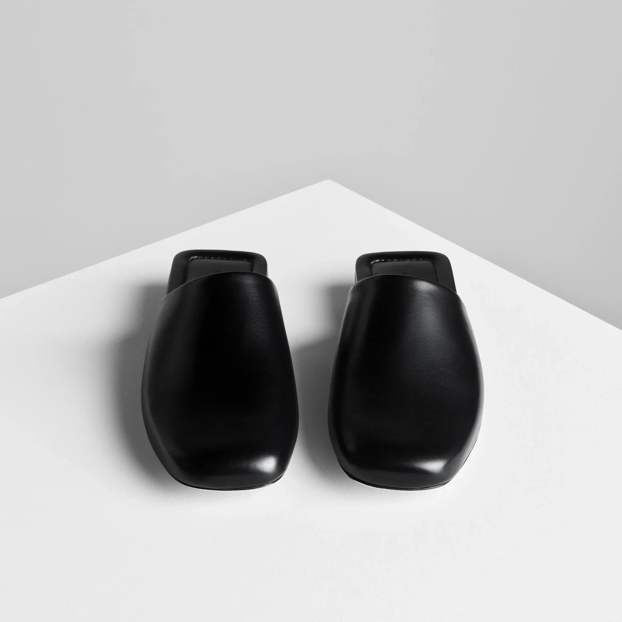 ROBE SLIDE | black leather
