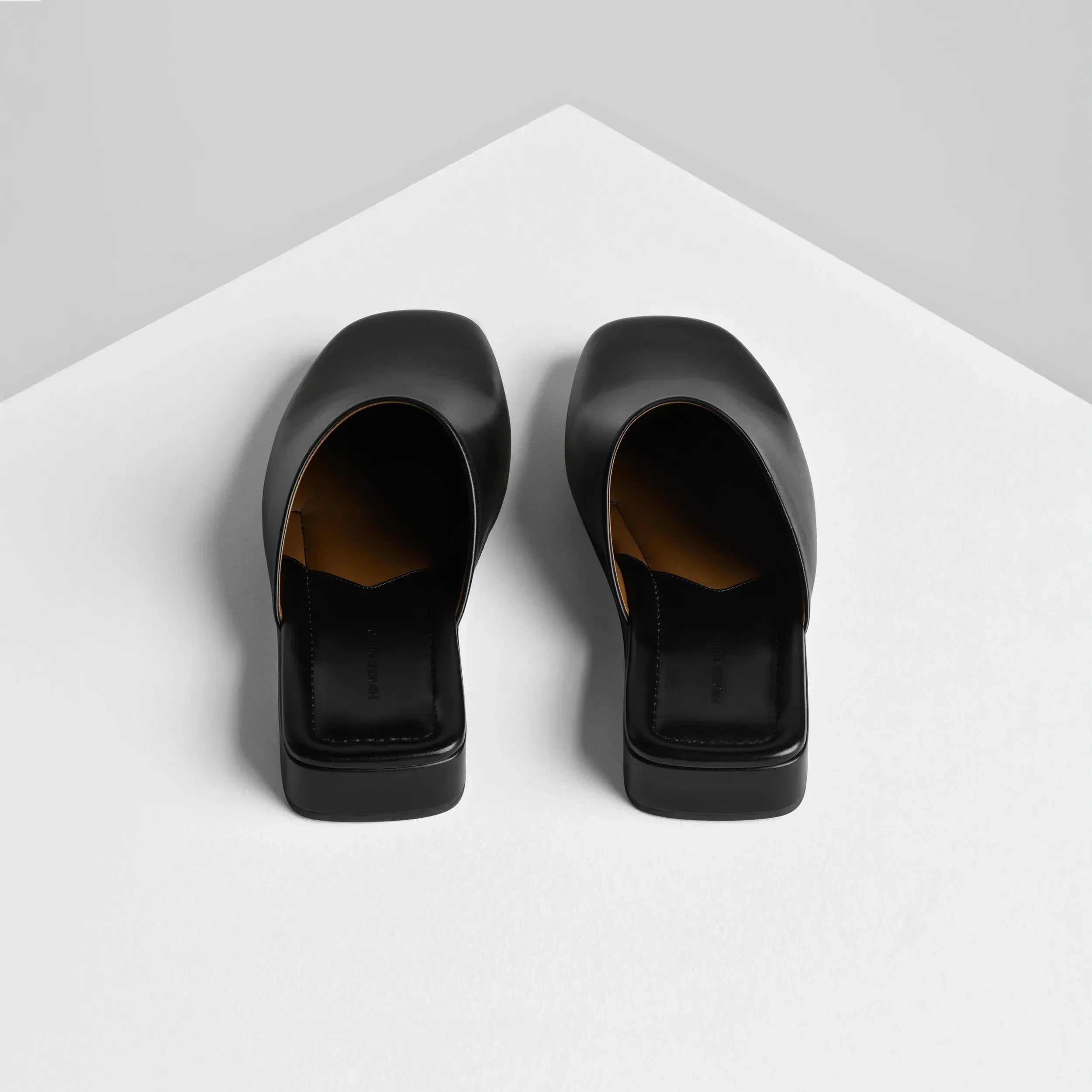 ROBE SLIDE | black leather