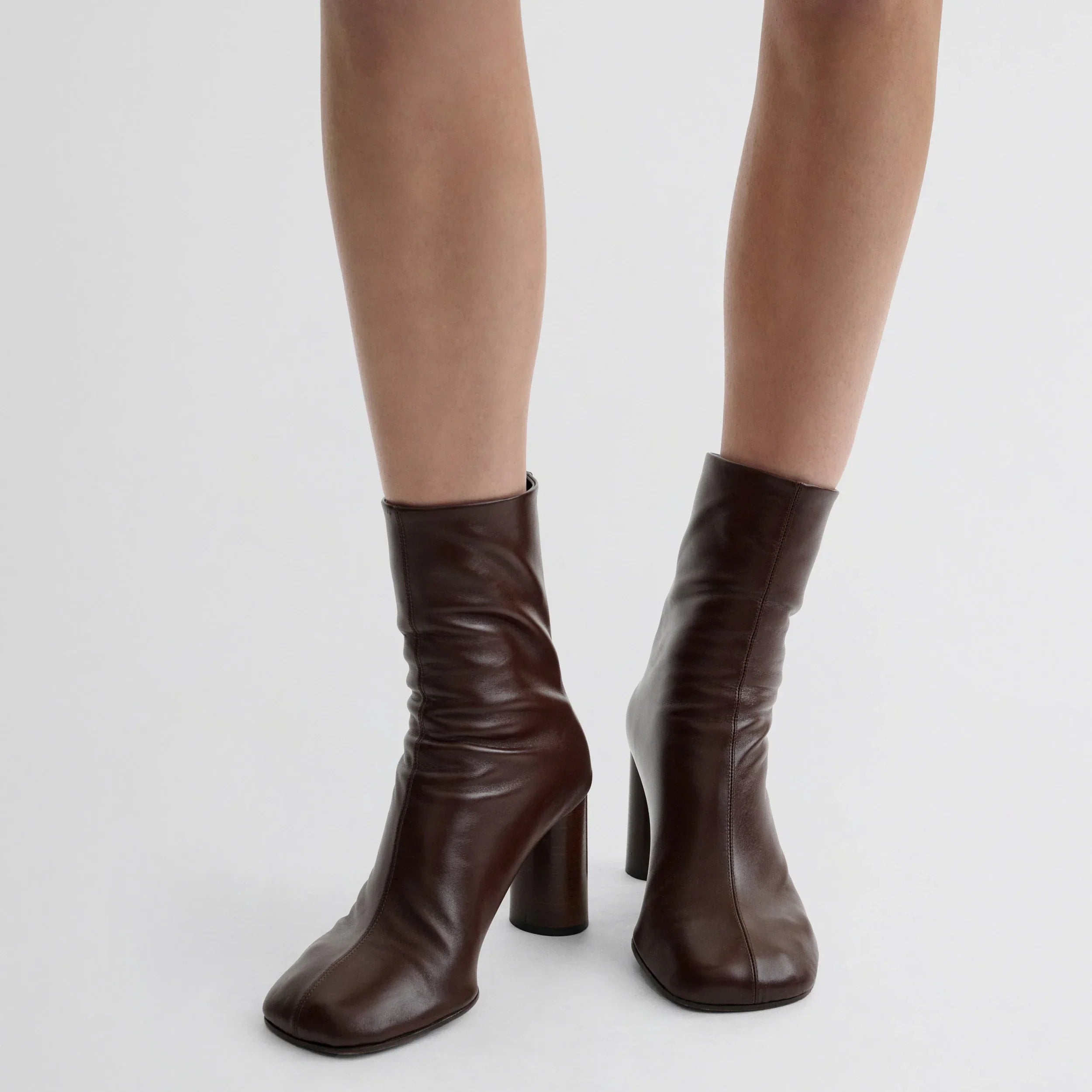 TUG ANKLE BOOT | plum brown leather