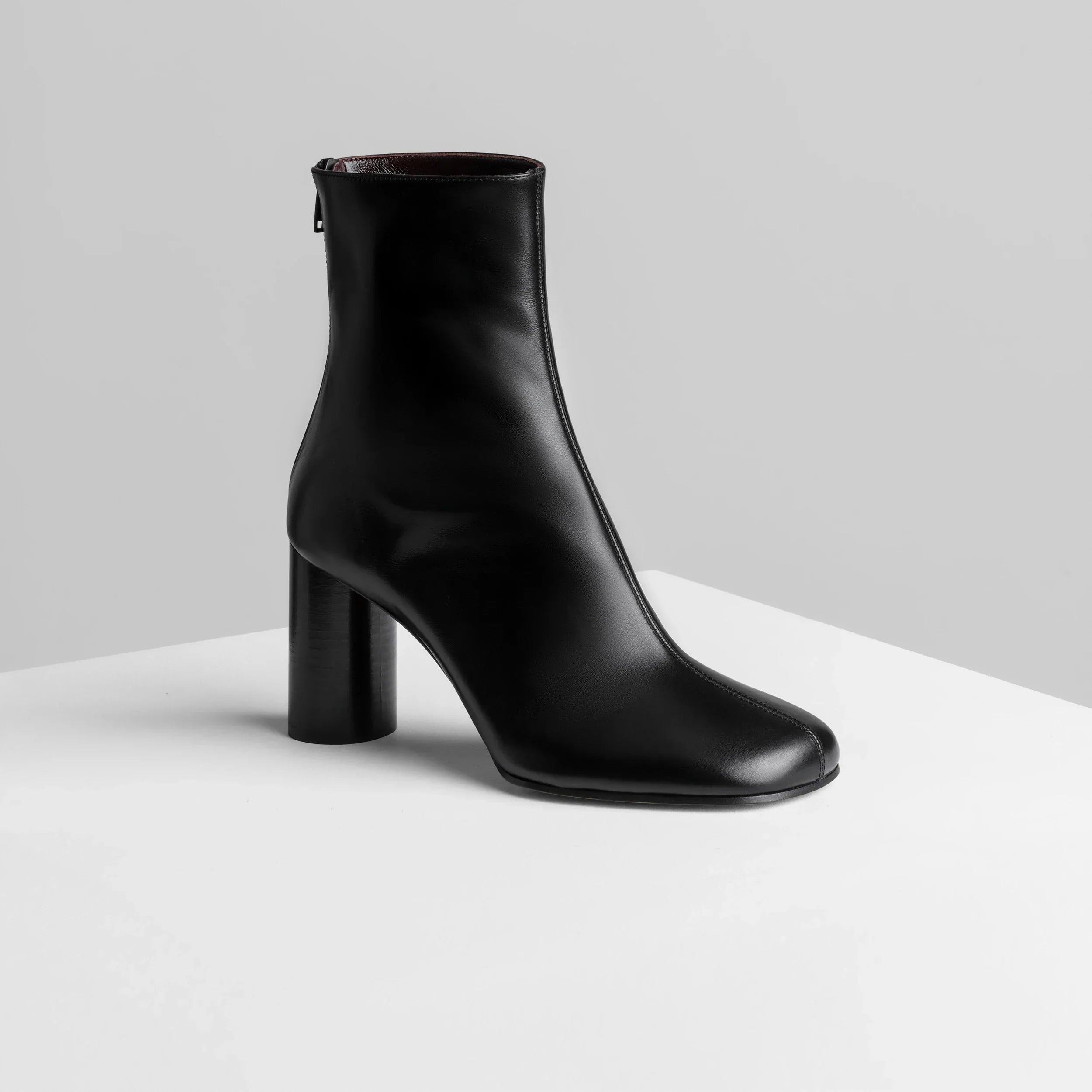 TUG ANKLE BOOT | black leather