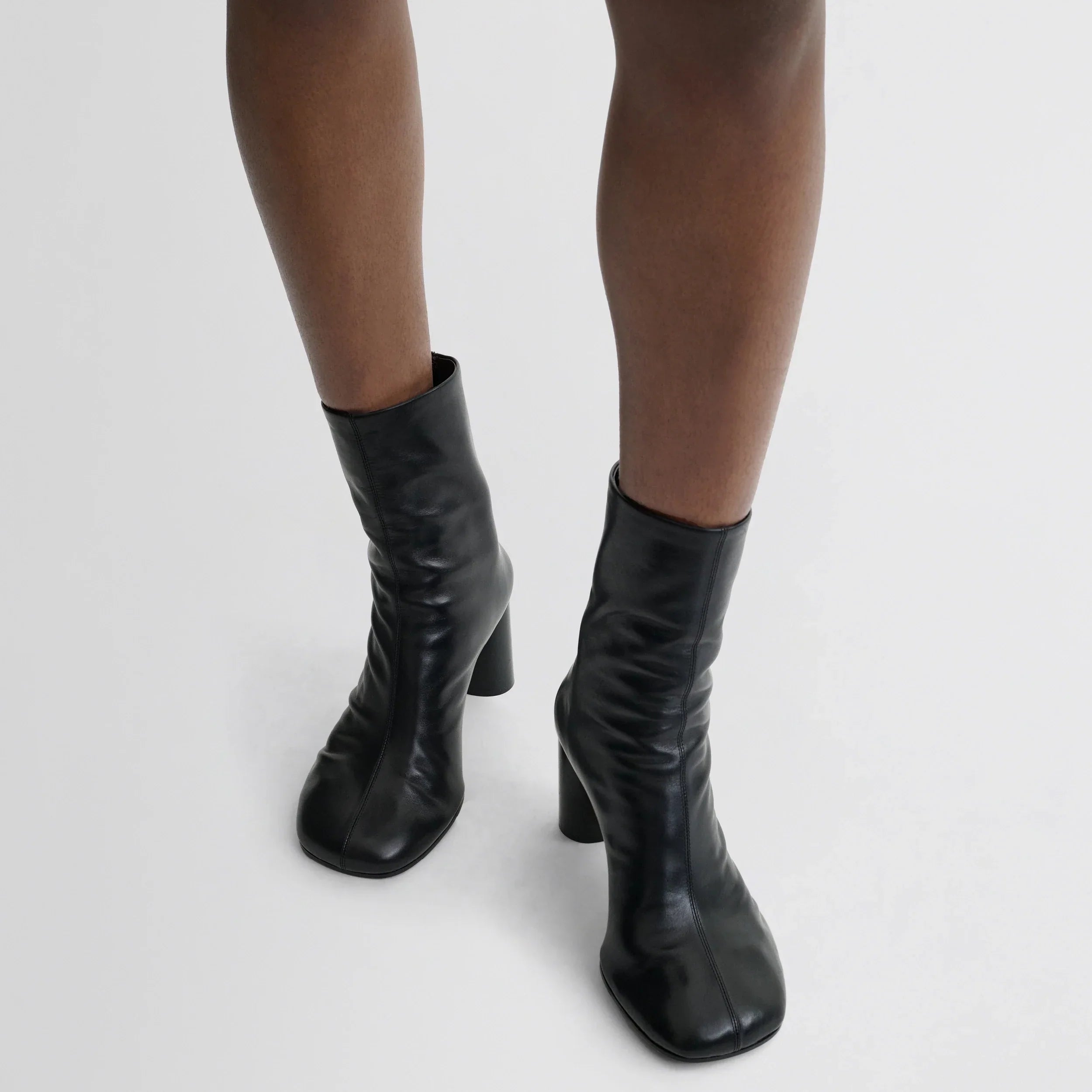 TUG ANKLE BOOT | black leather