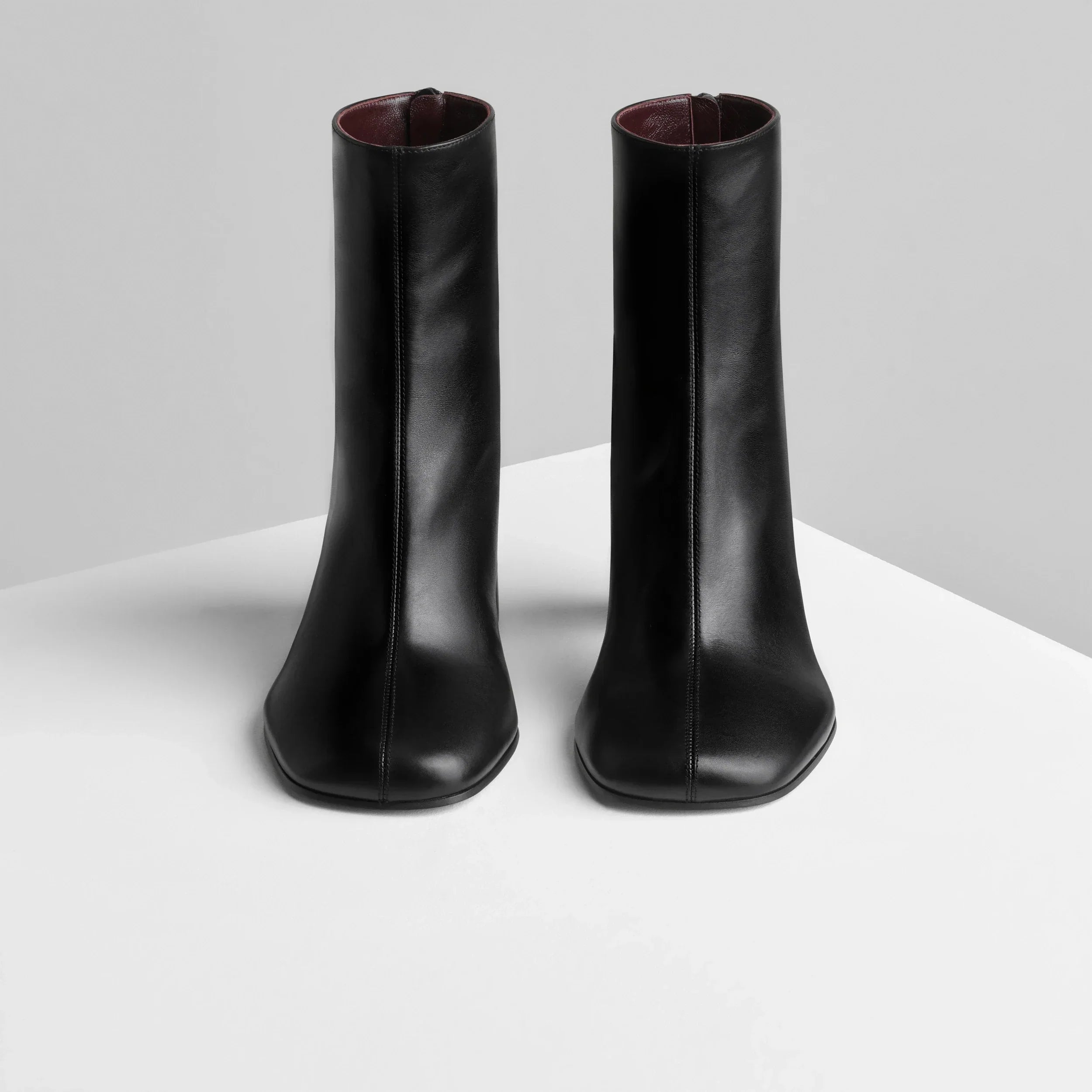 TUG ANKLE BOOT | black leather