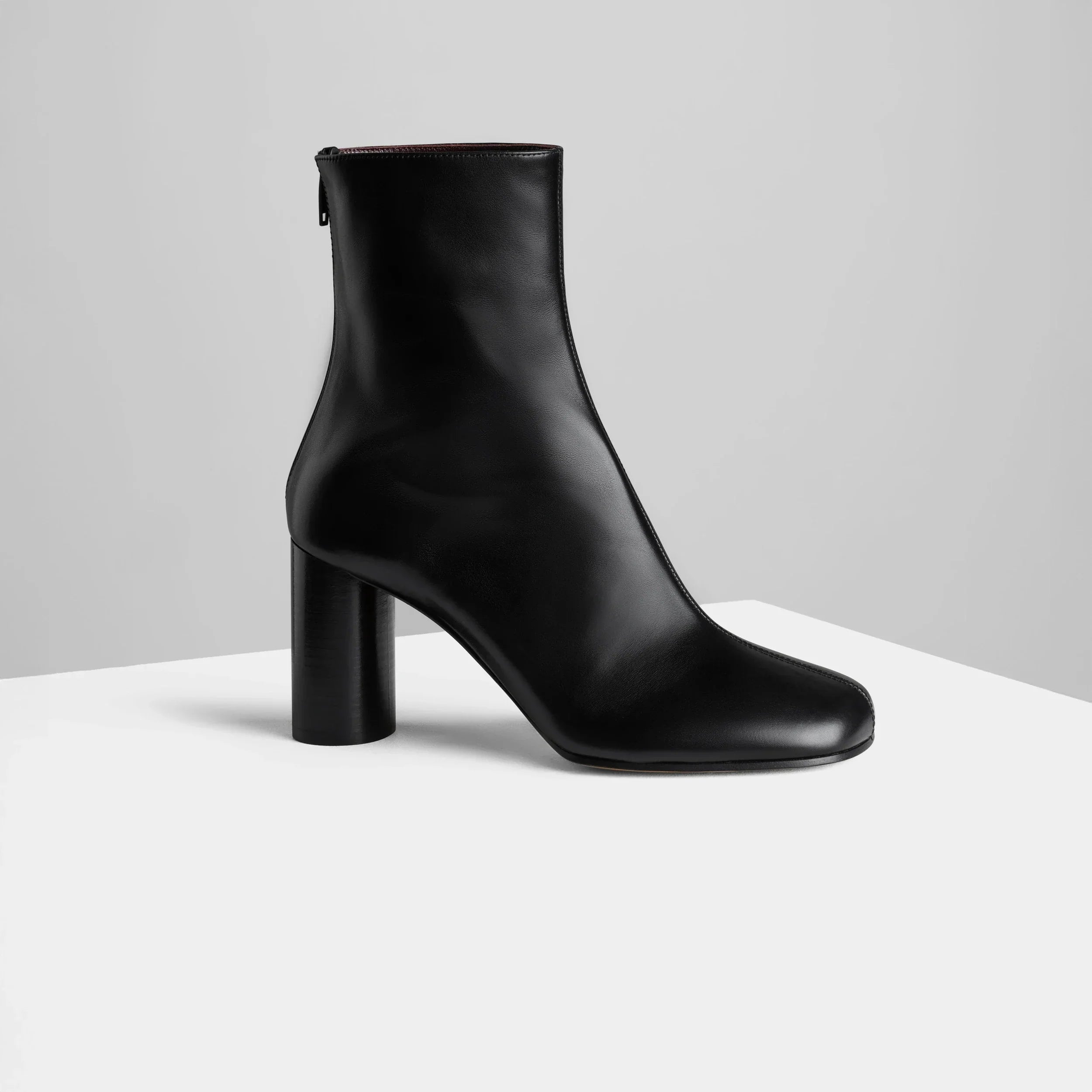 TUG ANKLE BOOT | black leather