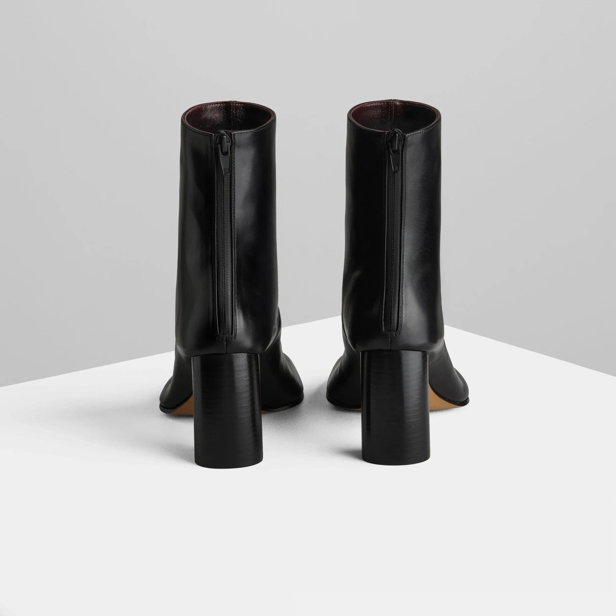 TUG ANKLE BOOT | black leather