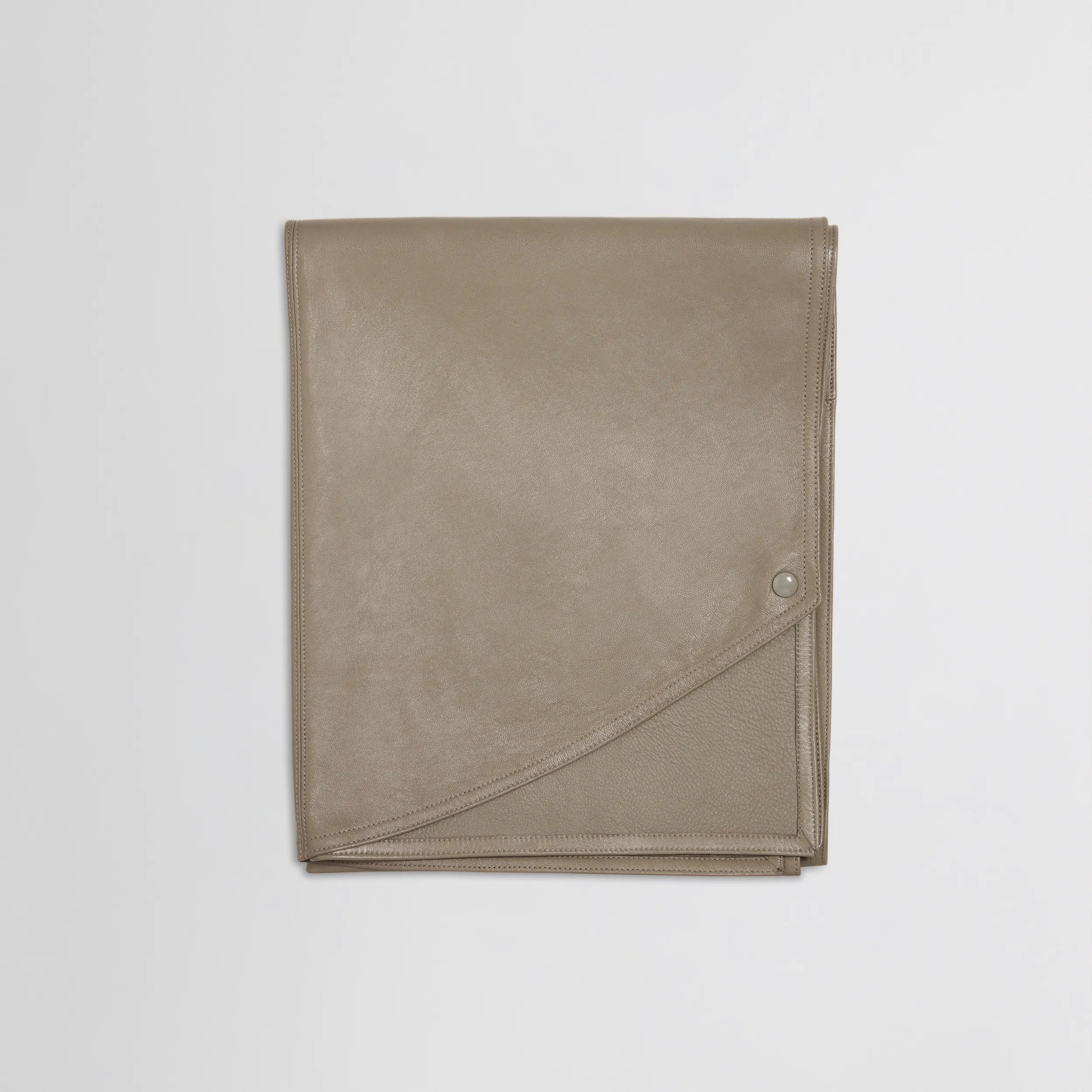 JACKET WITH ATTACHABLE SCARF | mastic leather