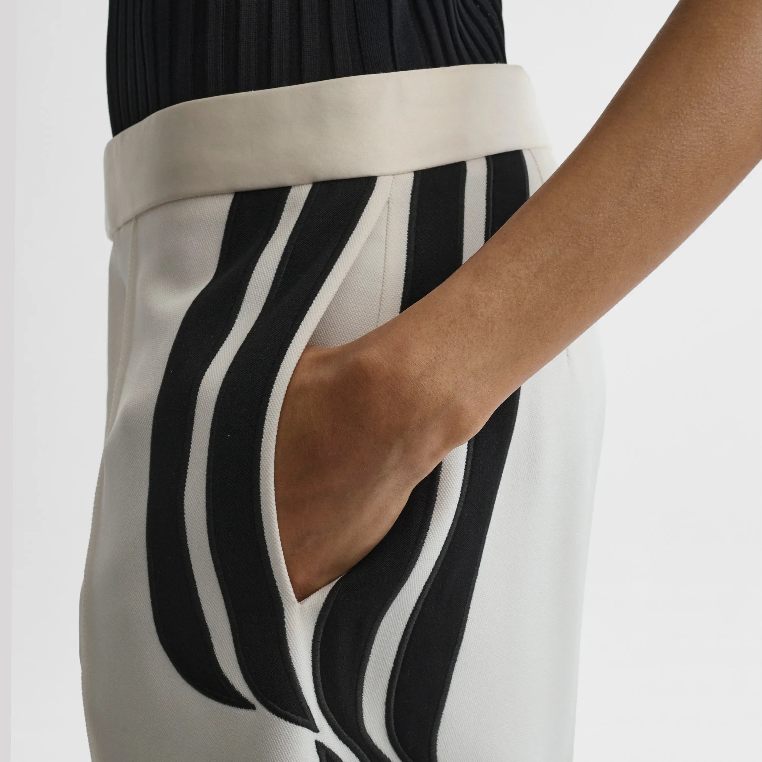 WAVE TROUSERS | black and white technical tailoring