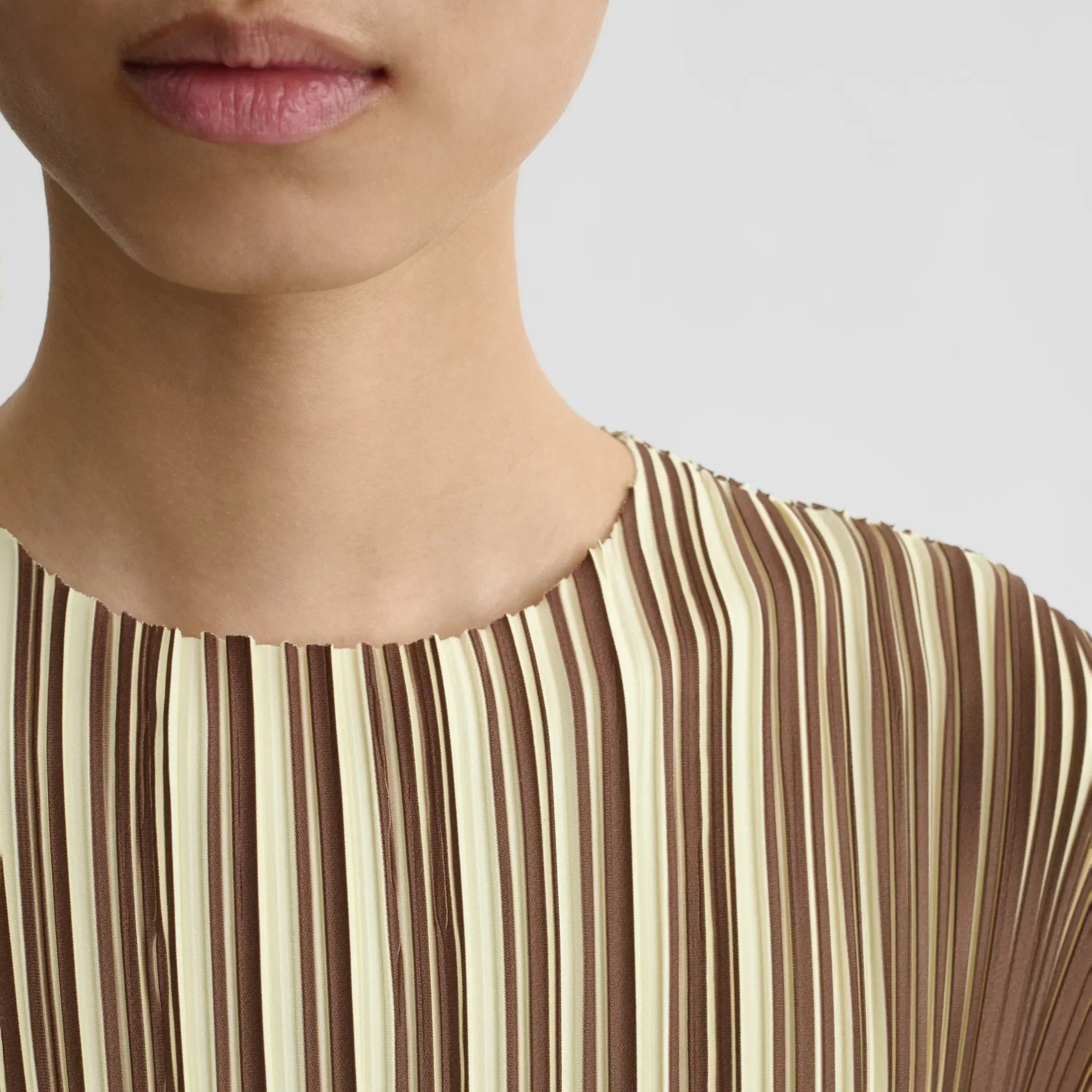 RAZOR PLEAT DRESS | khaki polyester