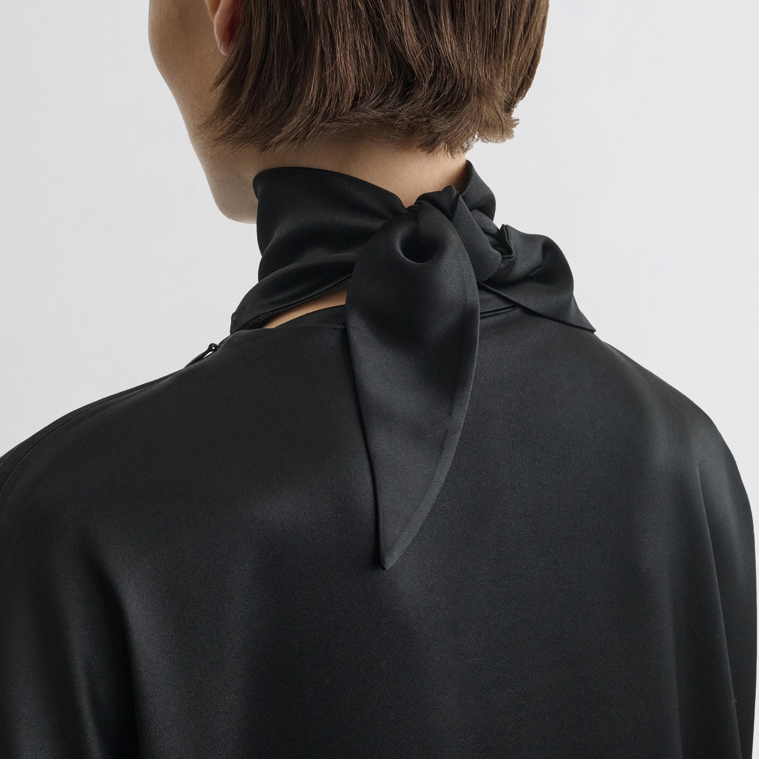 LIQUID KNOT COLLAR TOP | black silk
