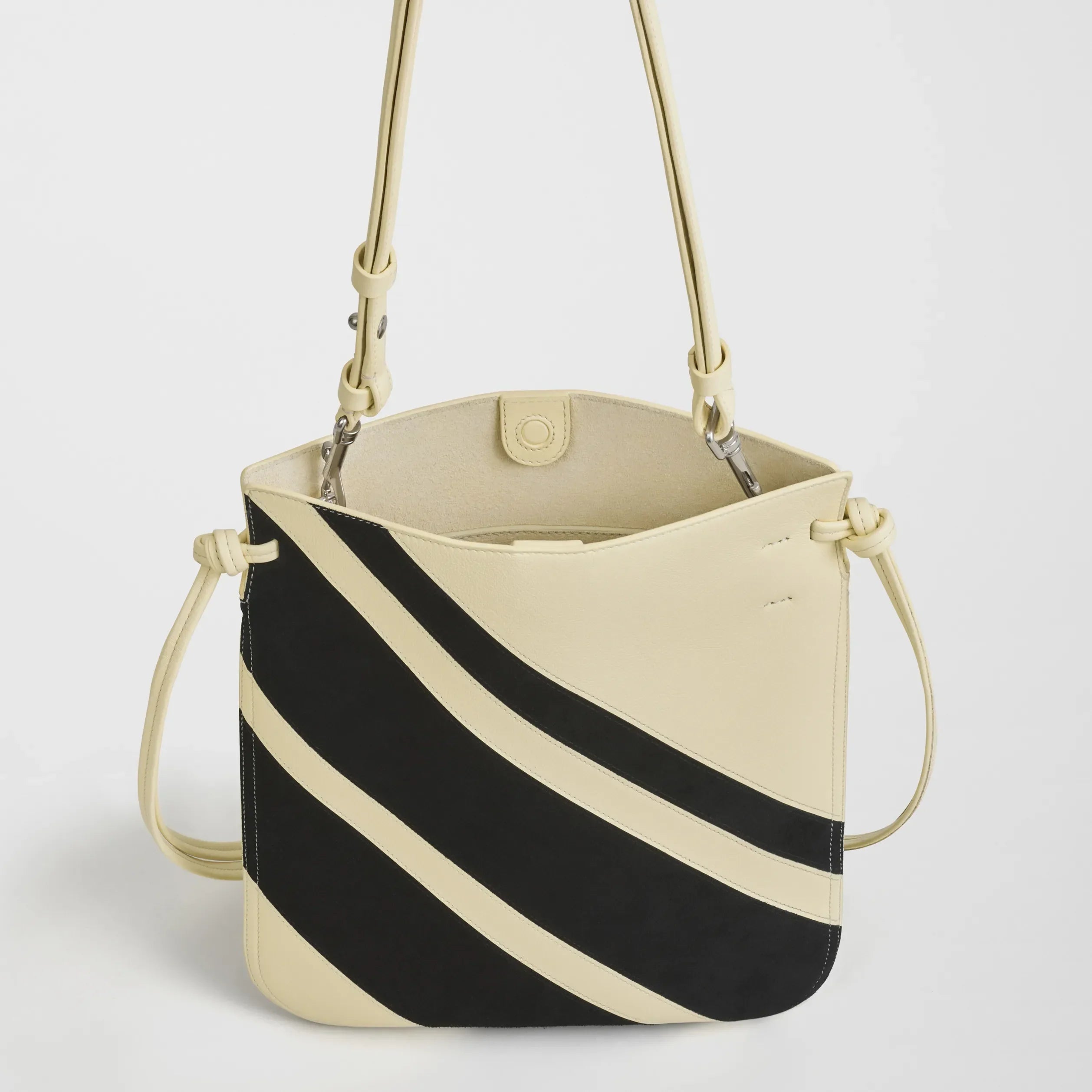 GIG POUCH | black stucco leather