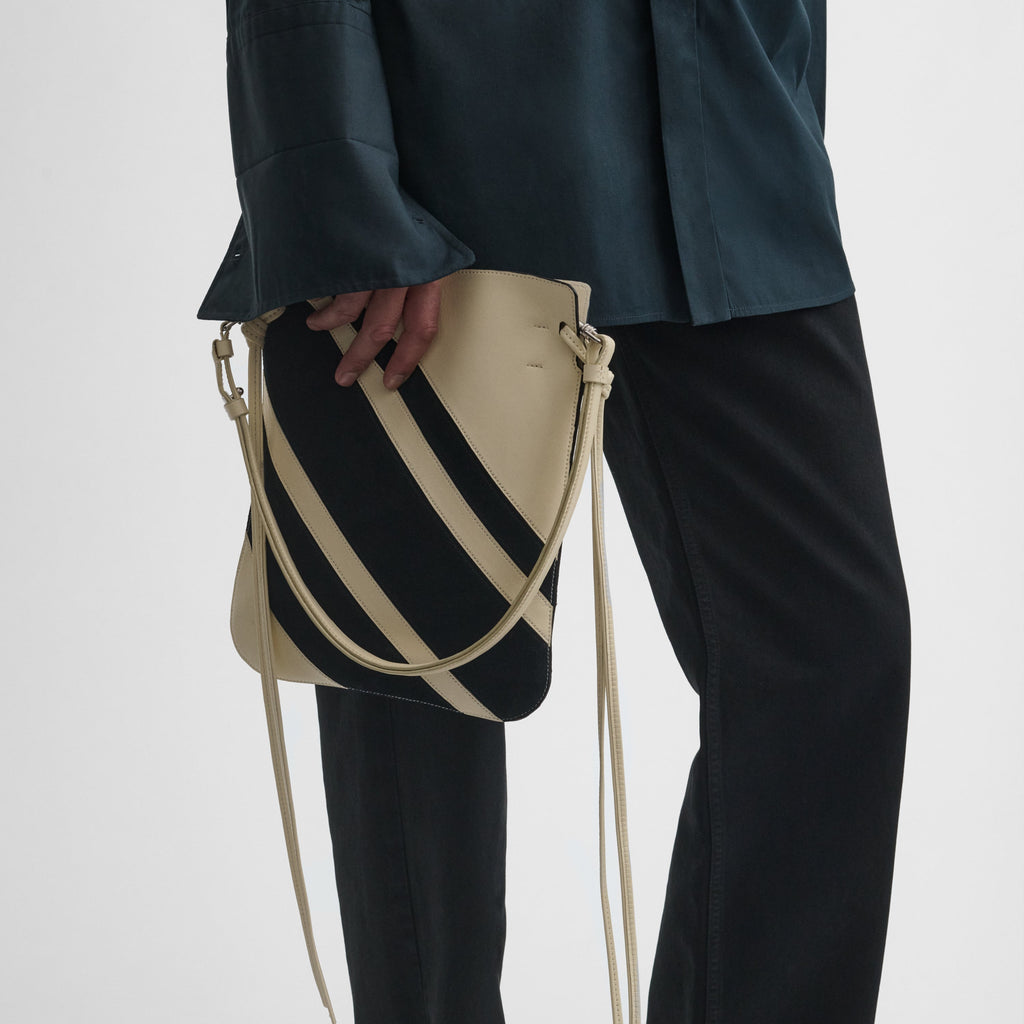 GIG POUCH | black stucco leather