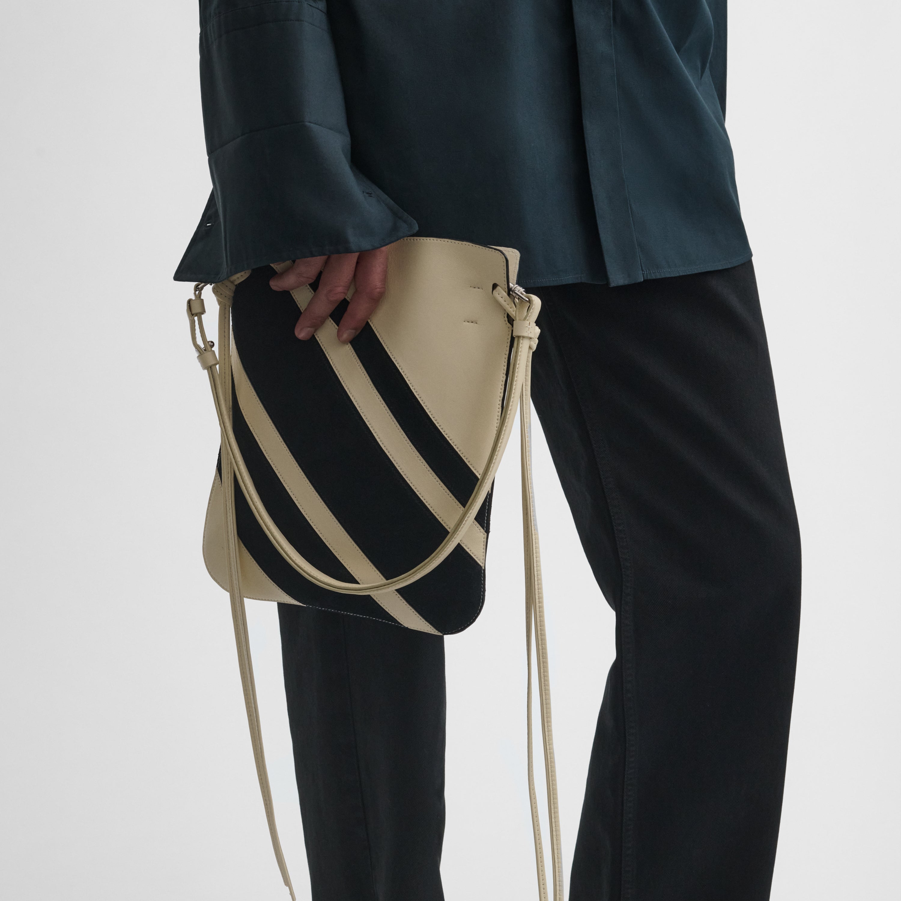 GIG POUCH | black stucco leather