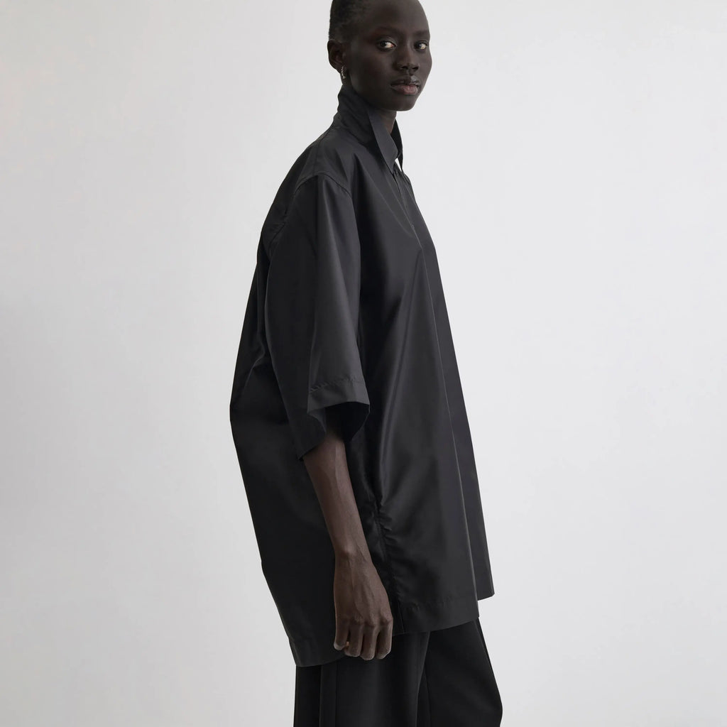 SHORT SLEEVE SHIRT | black technical taffeta