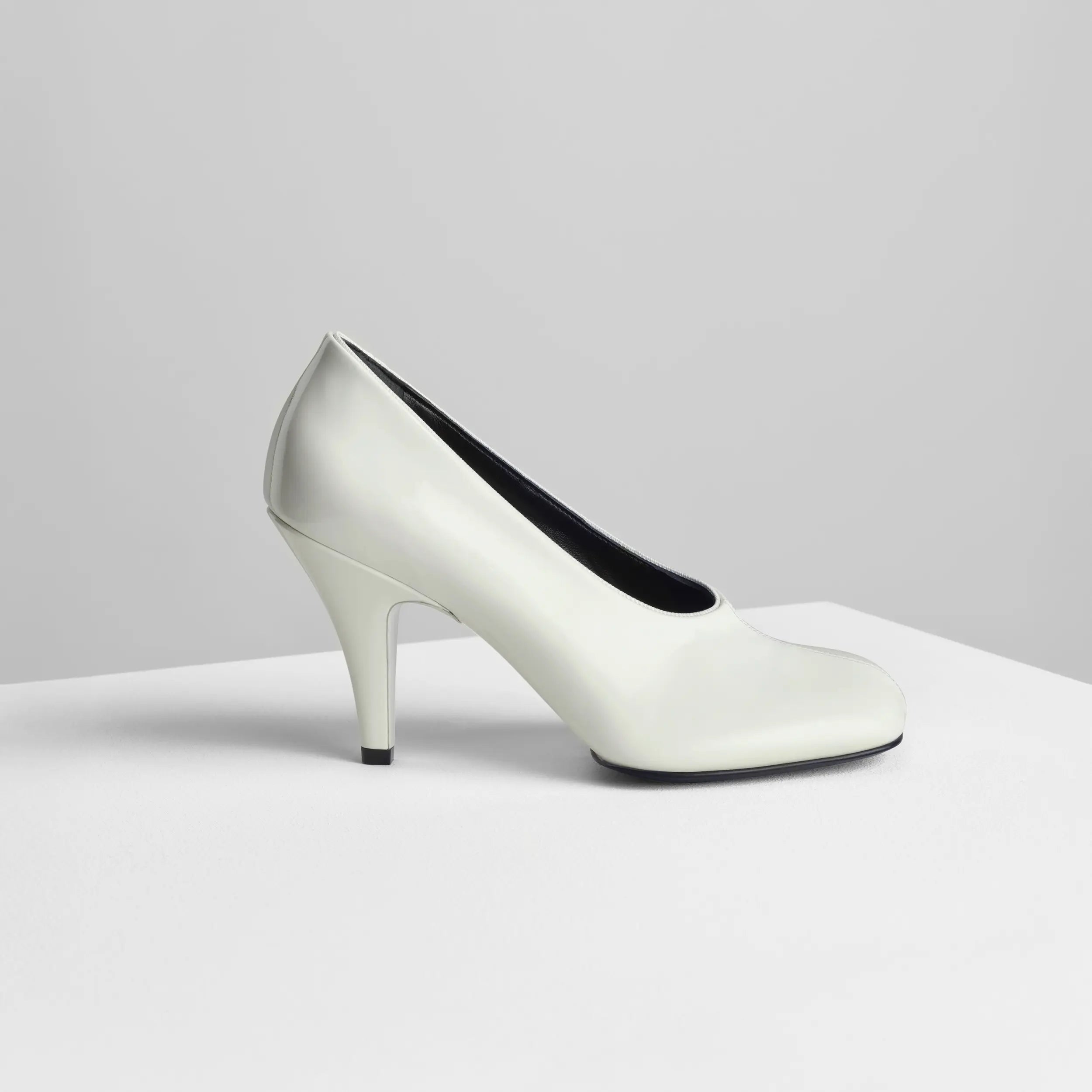 SOFT PUMP 90 | white patent leather