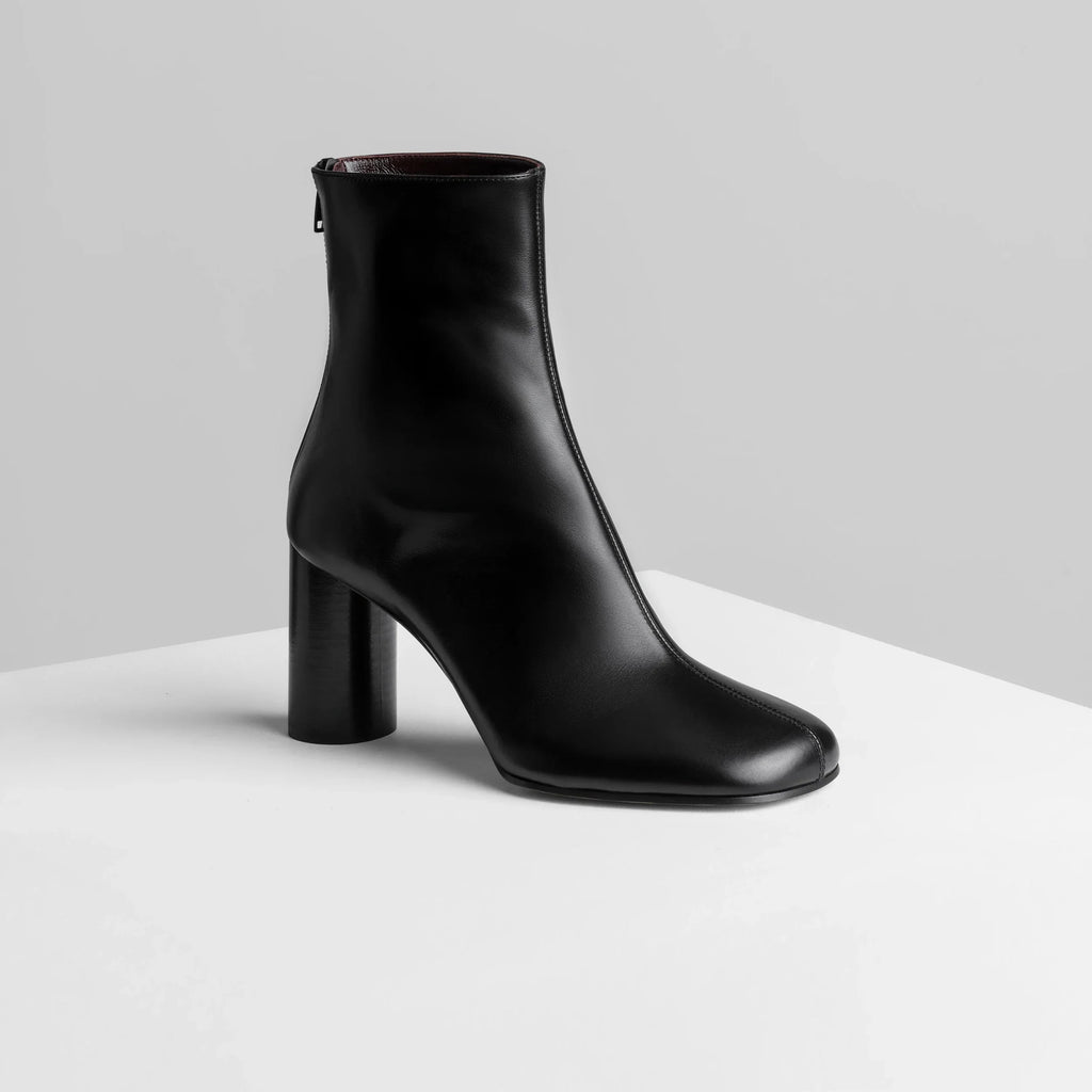 TUG ANKLE BOOT | black leather