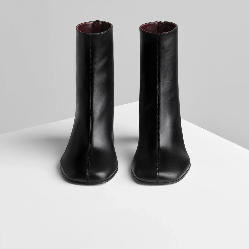 TUG ANKLE BOOT | black leather