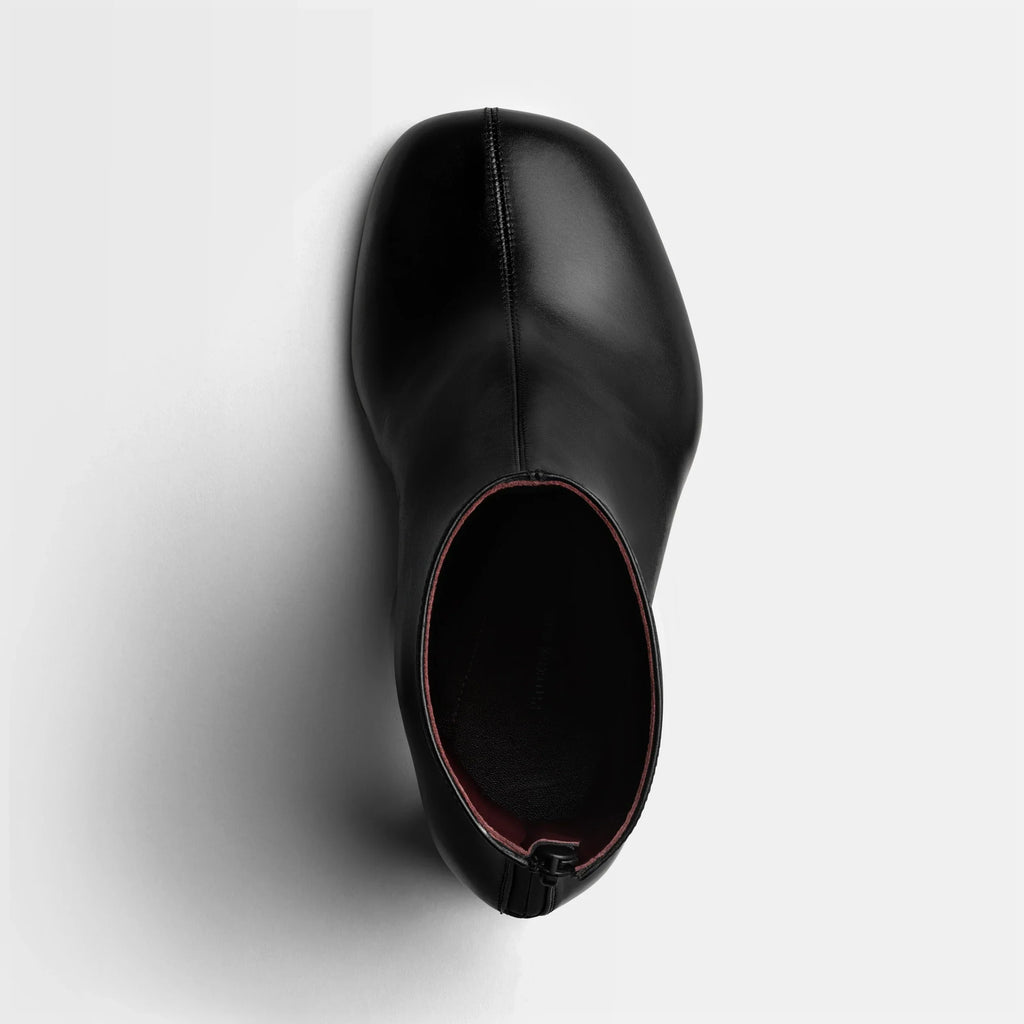 TUG ANKLE BOOT | black leather