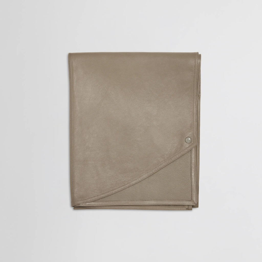 JACKET WITH ATTACHABLE SCARF | mastic leather
