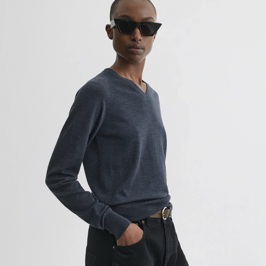 SHRUNK V-NECK | dark blue melange wool