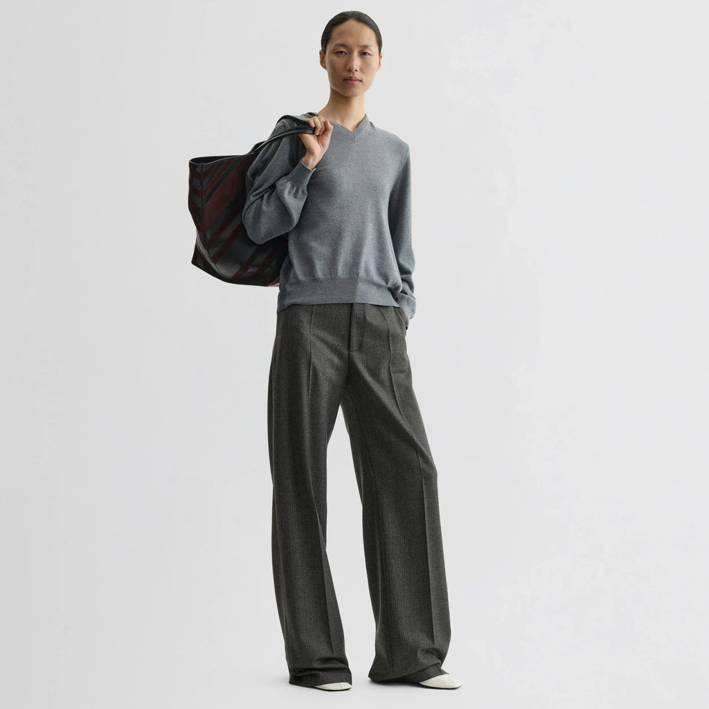BACKED V-NECK SWEATER | light grey wool