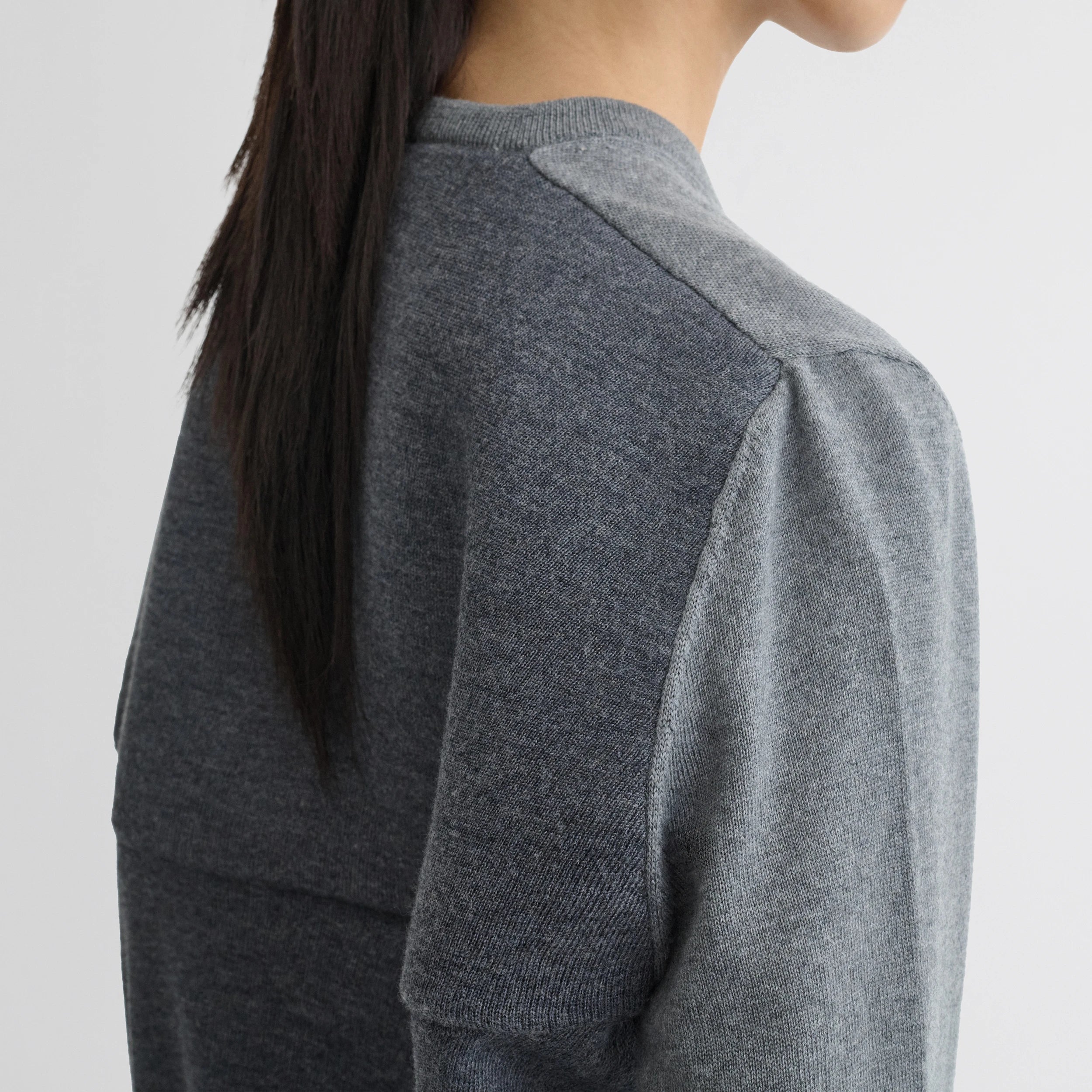 BACKED V-NECK SWEATER | light grey wool