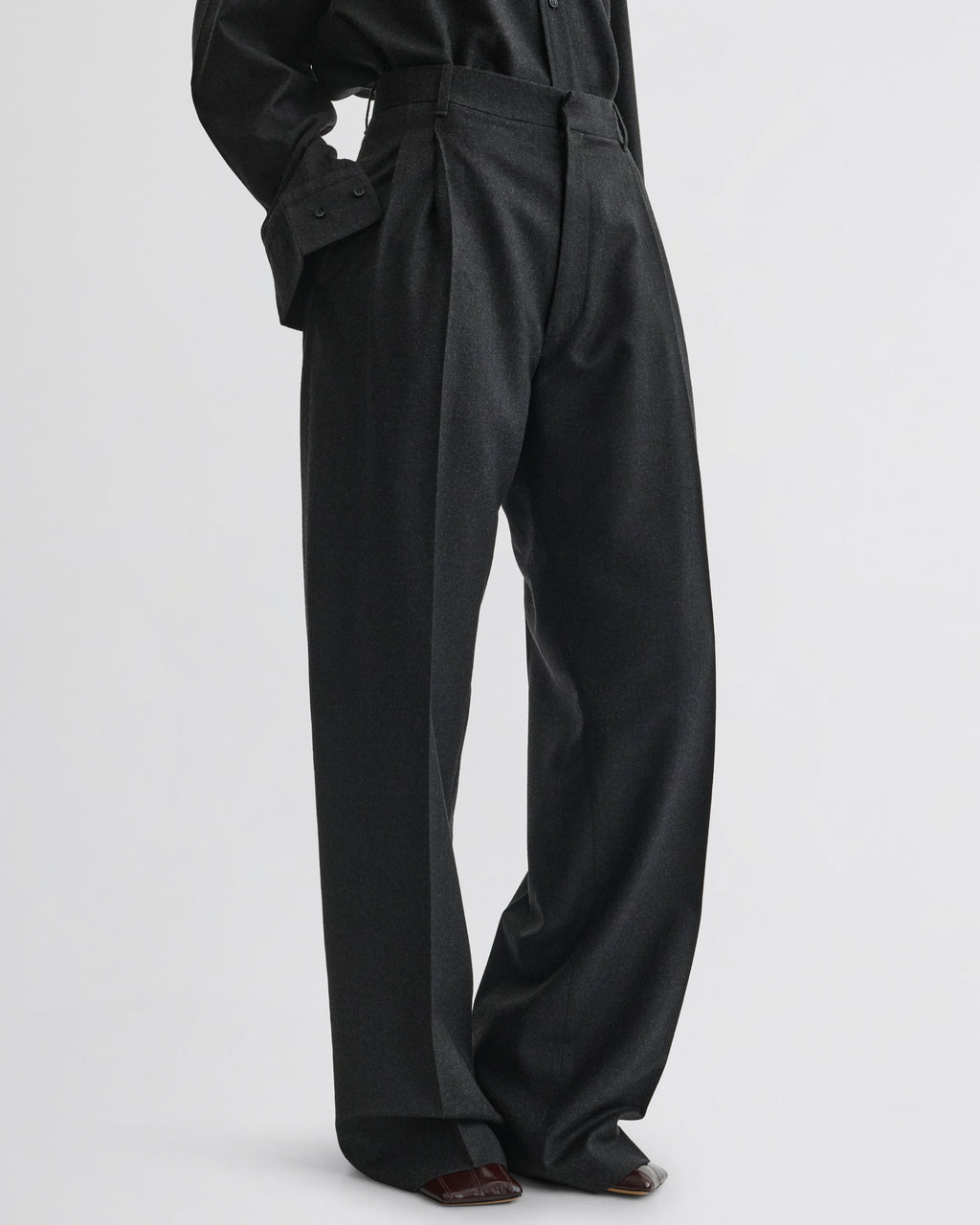 DOUBLE PLEAT TROUSERS | charcoal wool