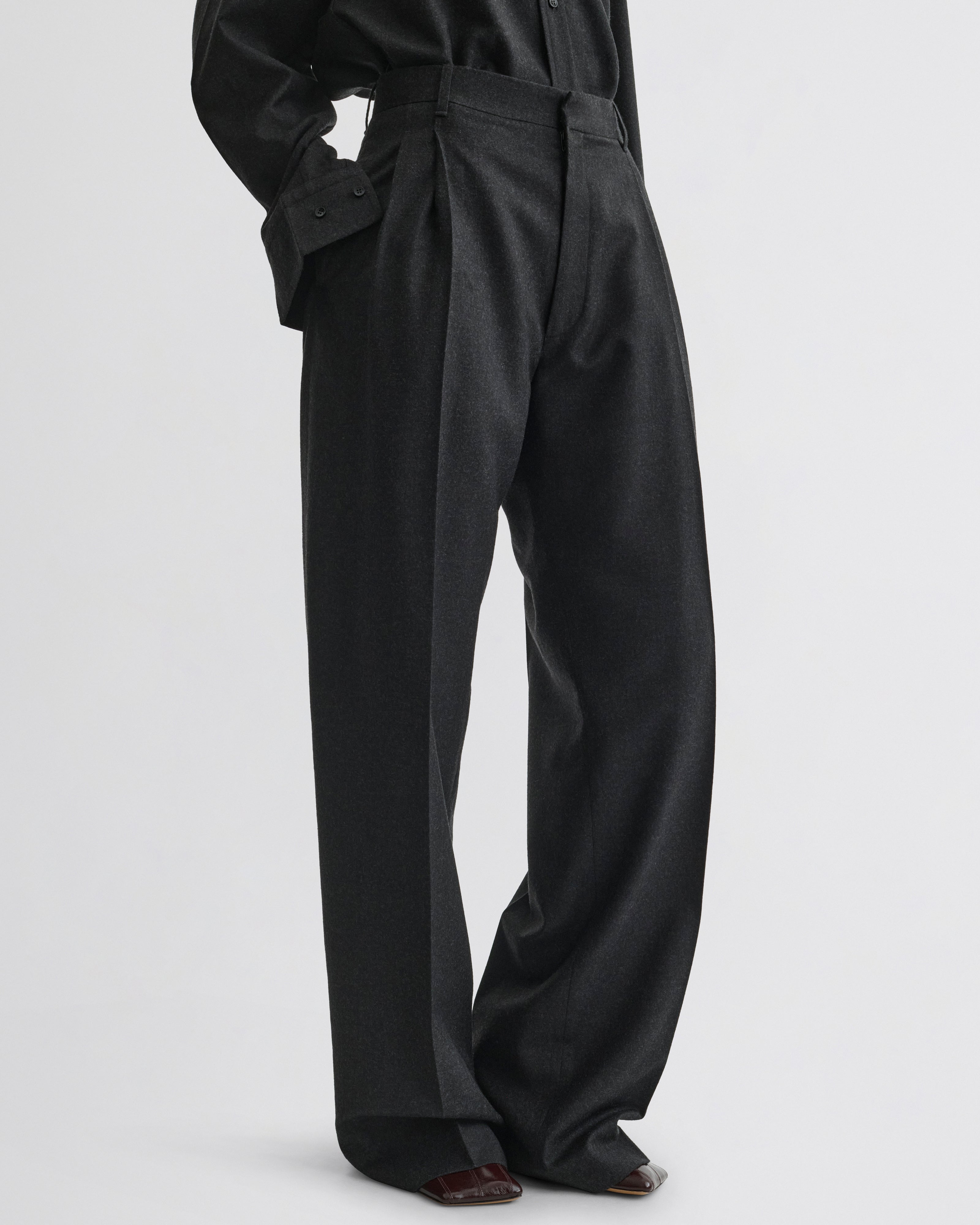 DOUBLE PLEAT TROUSERS | charcoal wool